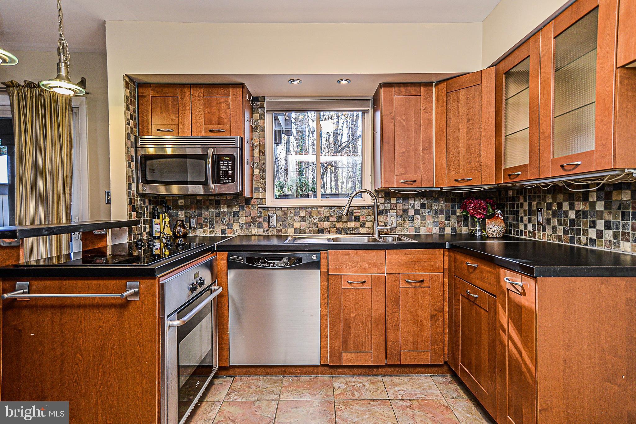 2430 Cloudcroft Square Reston, VA 20191 - Photo 9 of 27 Gallery Image 9