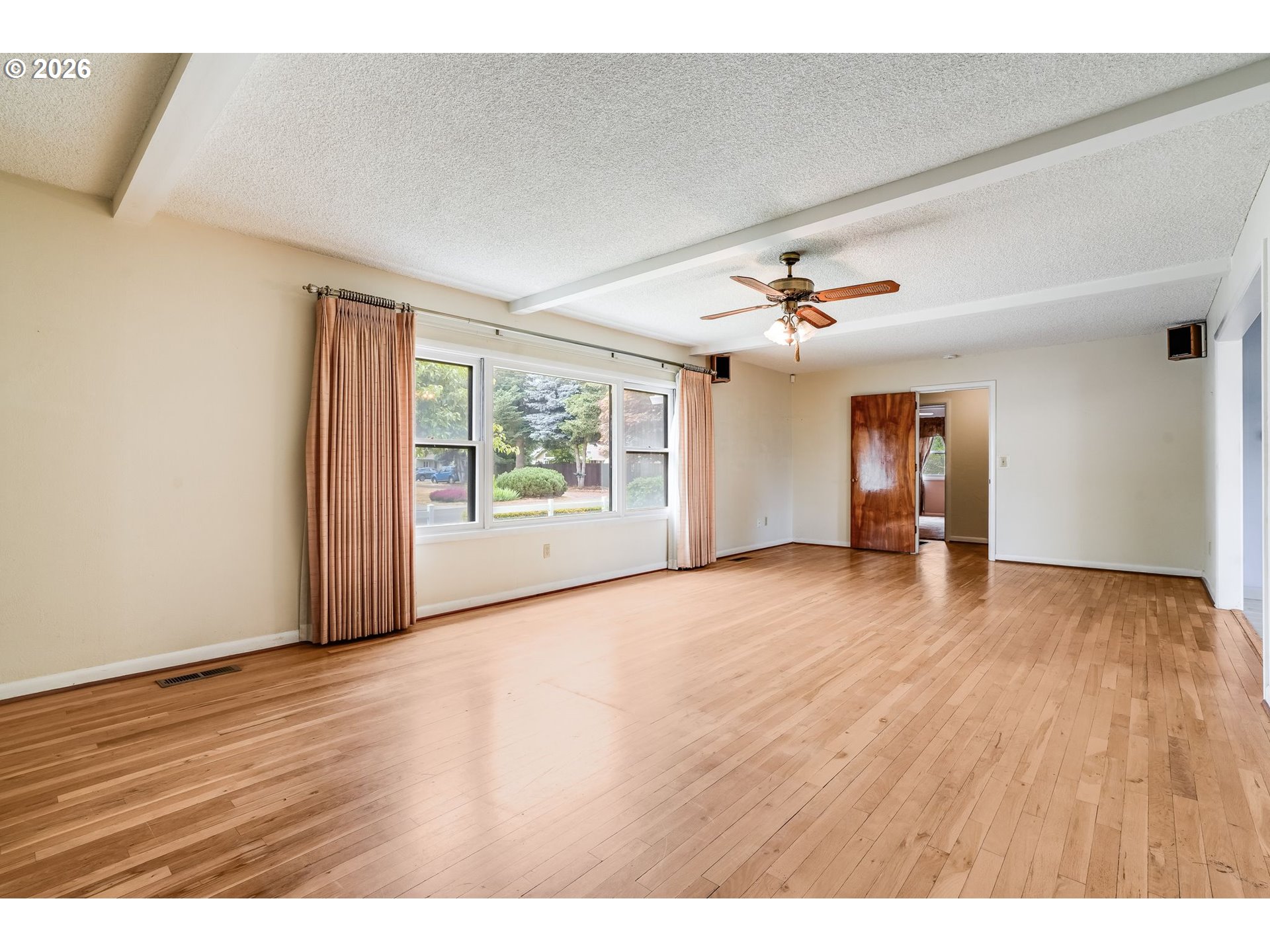 2537 B Street Hubbard, OR 97032 - Photo 13 of 43 Living Room
