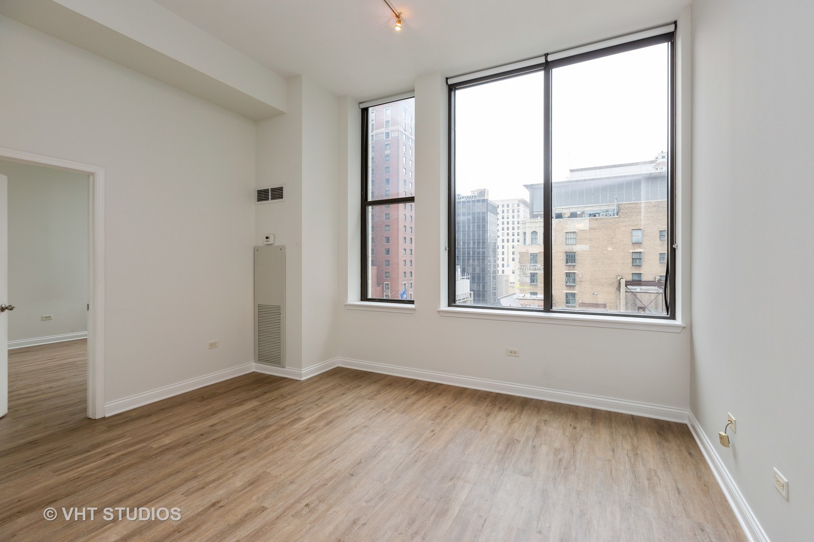 8 West Monroe Street, Unit 903 Chicago, IL 60603 - Photo 4 of 17