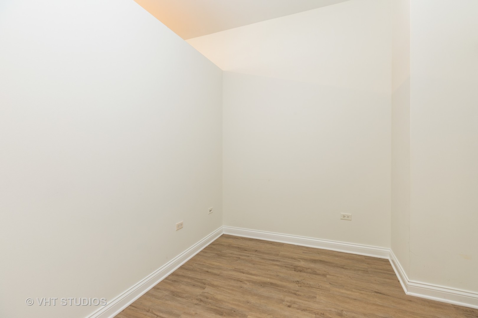 8 West Monroe Street, Unit 903 Chicago, IL 60603 - Photo 10 of 17