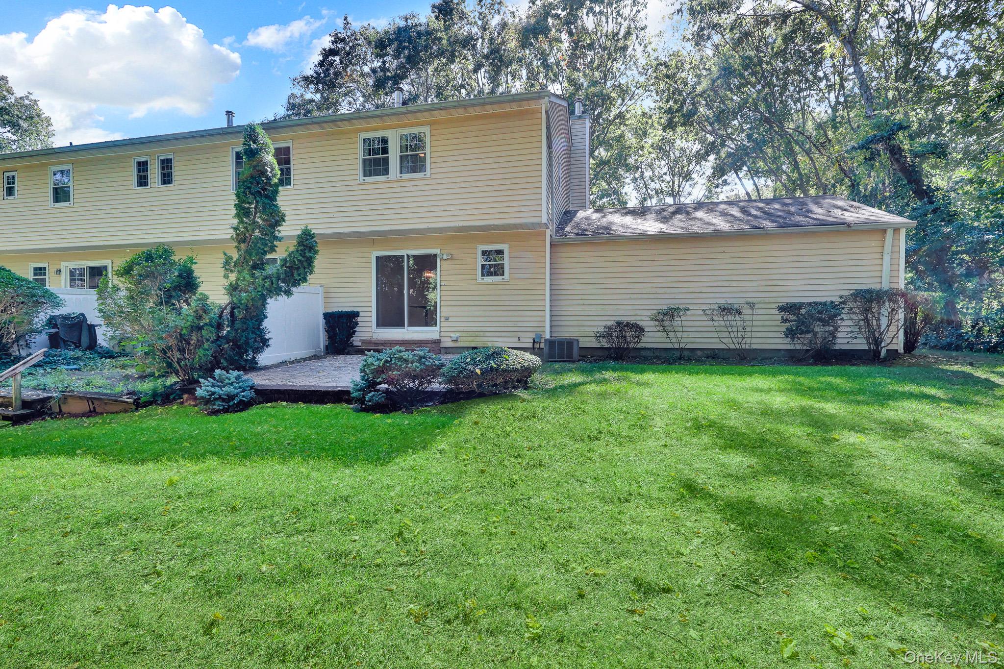32 Huntington Commons Yaphank, NY 11980 - Photo 21 of 21 Gallery Image 21