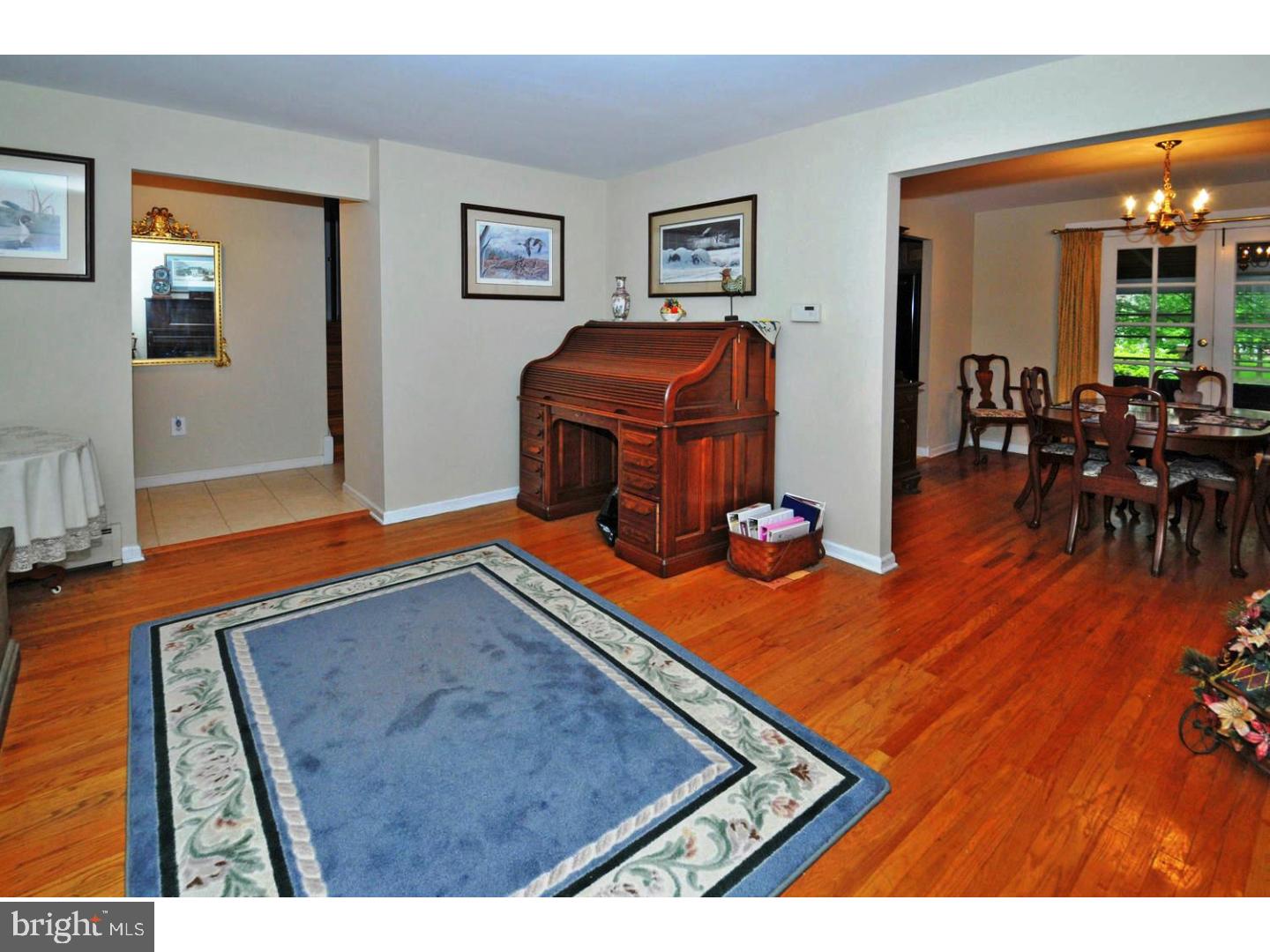 683 Reeves Lane Warminster, PA 18974 - Photo 4 of 25 Living Room