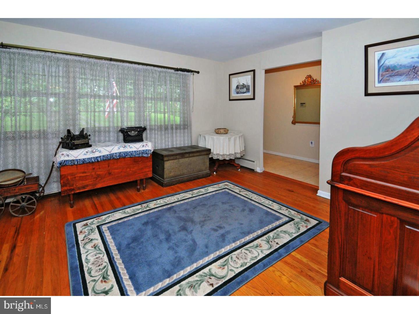 683 Reeves Lane Warminster, PA 18974 - Photo 5 of 25 Living Room