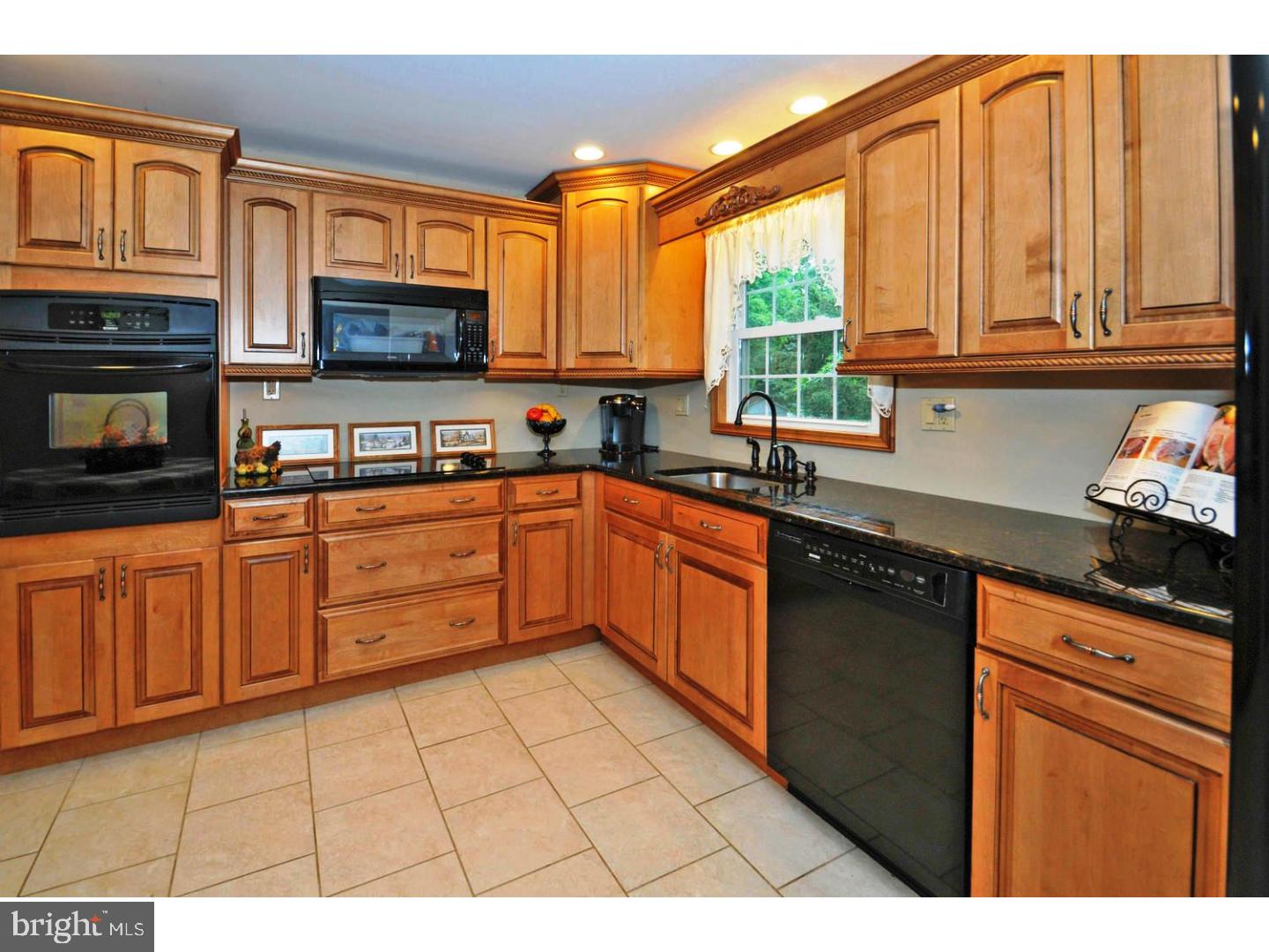 683 Reeves Lane Warminster, PA 18974 - Photo 8 of 25 Kitchen