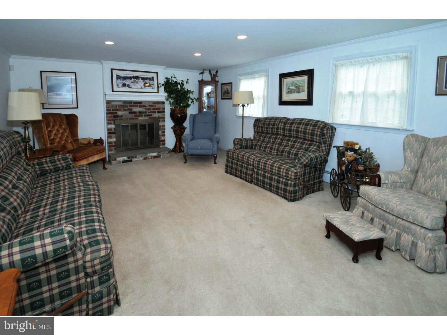 683 Reeves Lane Warminster, PA 18974 - Photo 10 of 25 Family Room