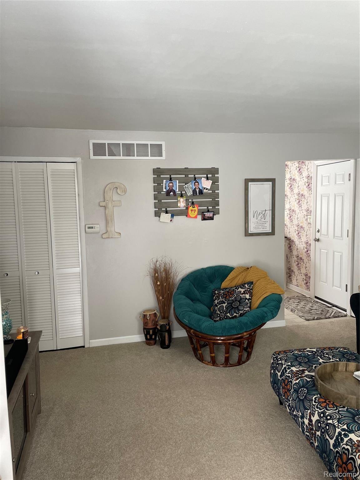 15344 Colbert Street Romulus, MI 48174 - Photo 4 of 48 IMG_0703 - Copy.JPG