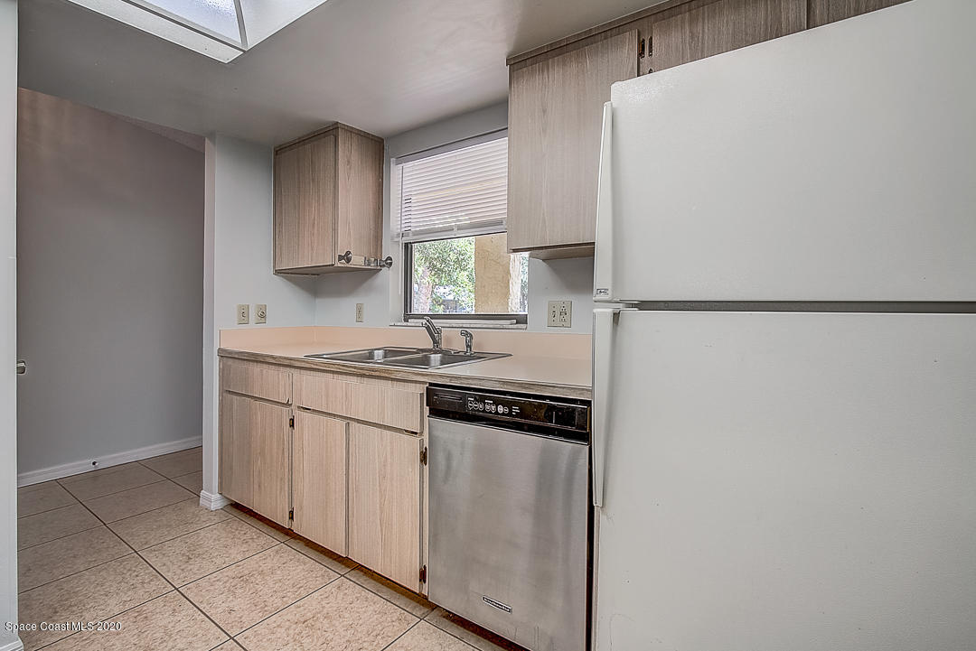 192 Cinnamon Bay Lane Melbourne, FL 32901 - Photo 12 of 34 a kitchen with stainless steel appliances a refrigerator and a sink