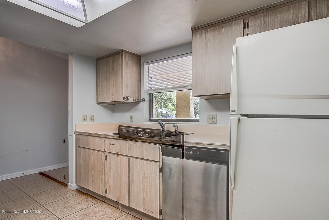 192 Cinnamon Bay Lane Melbourne, FL 32901 - Photo 13 of 34 a kitchen with stainless steel appliances a refrigerator sink and cabinets