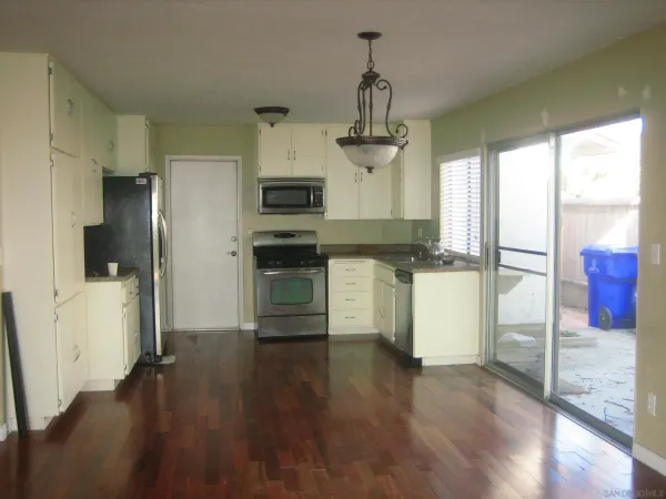 $3,950 | 13153 Avenida Grande, San Diego, CA 92129