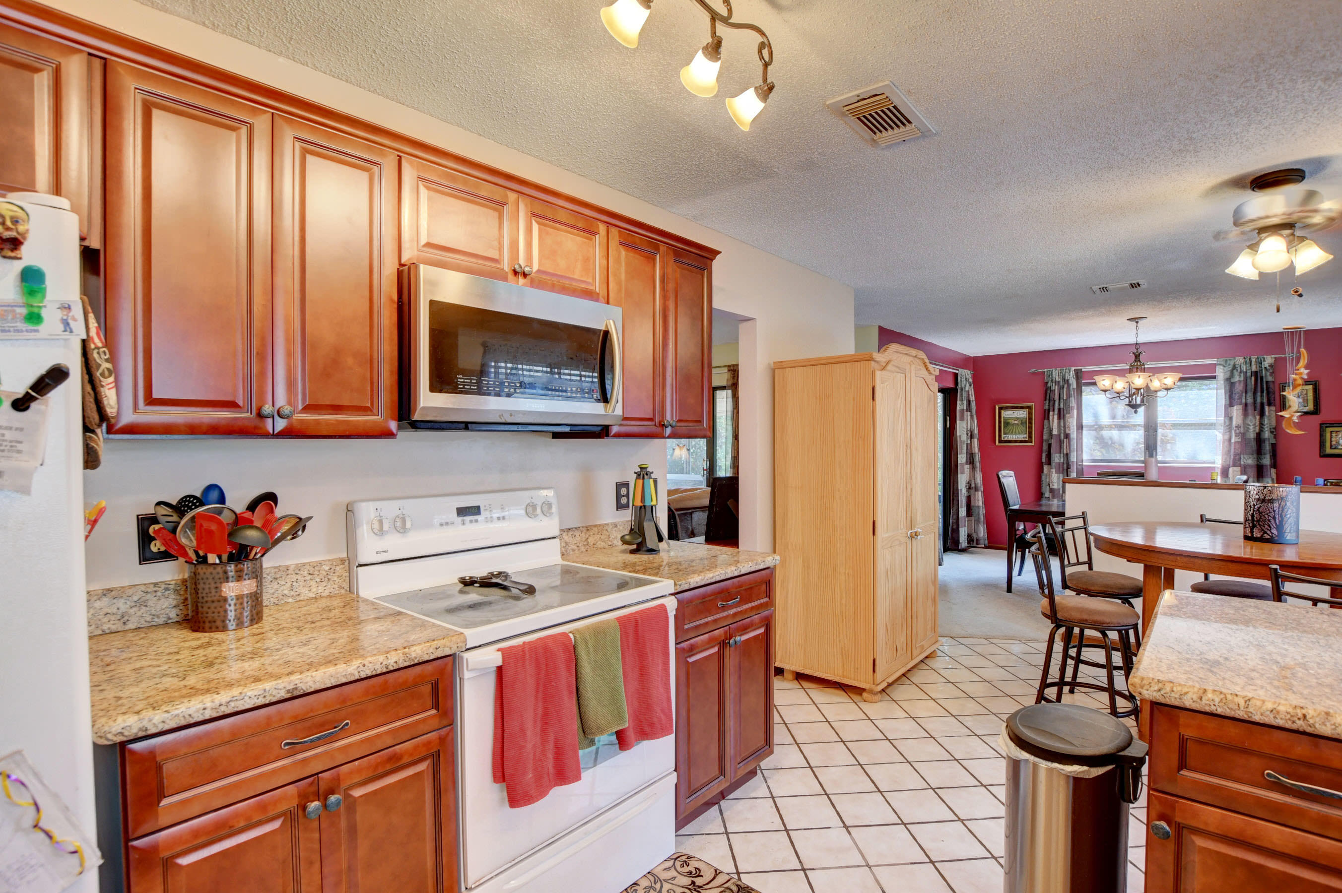 23118 Southwest 53rd Avenue Boca Raton, FL 33433 - Photo 13 of 28 16_ebf_3207and4more