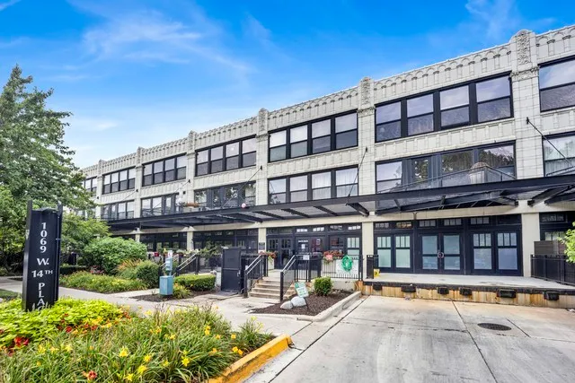 $470,000 | 1069 West 14th Place, Unit 225, Chicago, IL 60608