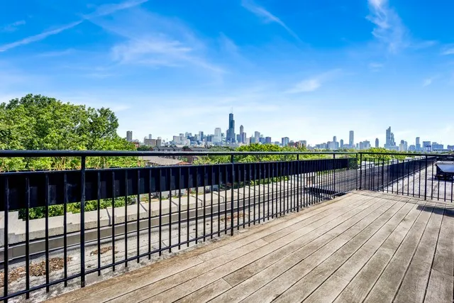 $470,000 | 1069 West 14th Place, Unit 225, Chicago, IL 60608