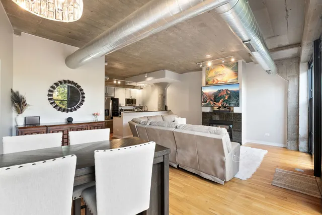 $470,000 | 1069 West 14th Place, Unit 225, Chicago, IL 60608