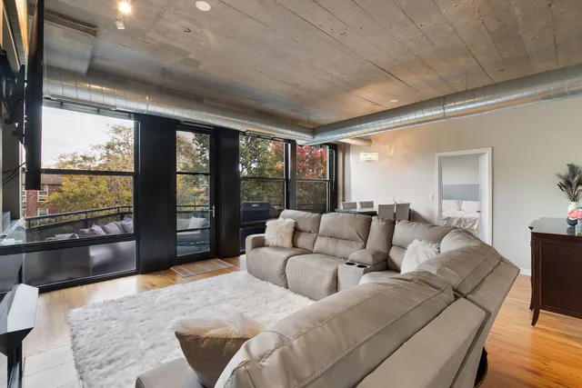 $470,000 | 1069 West 14th Place, Unit 225, Chicago, IL 60608