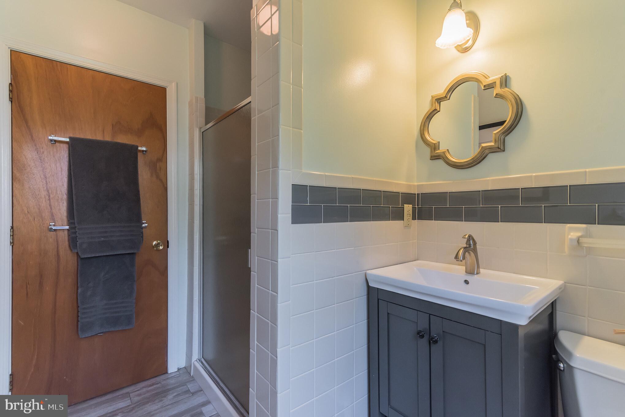 545 Prospect Road Springfield, PA 19064 - Photo 12 of 31 First Floor Shower Bath