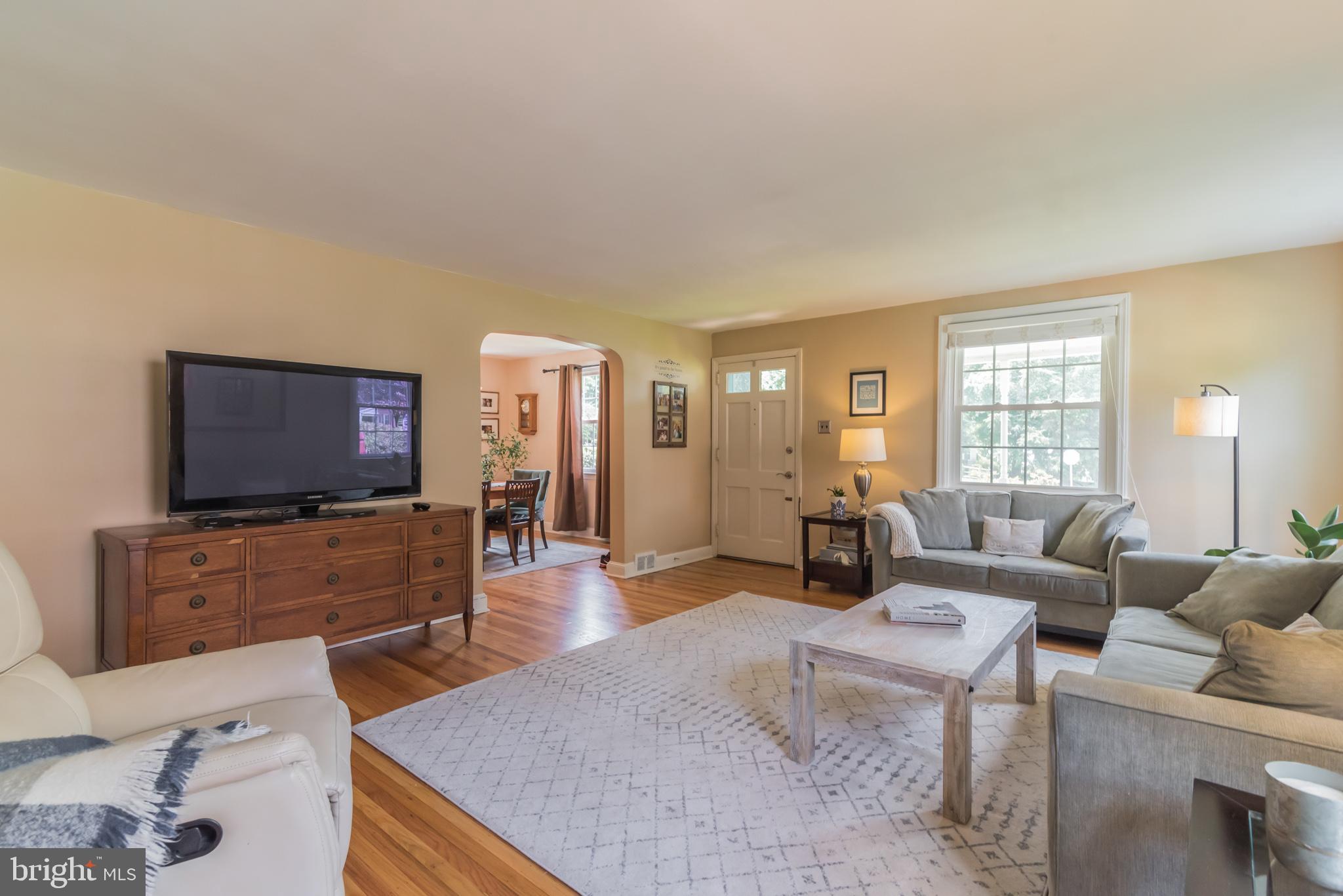 545 Prospect Road Springfield, PA 19064 - Photo 5 of 31 Living Room
