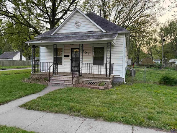 $120,500 | 701 Northeast Poplar Street, Topeka, KS 66616