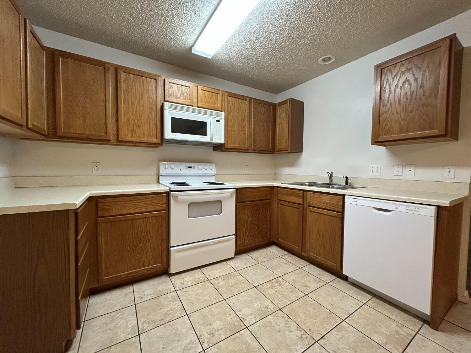 5816 96th Street, Unit B Lubbock, TX 79424 - Photo 4 of 10 Photo 4