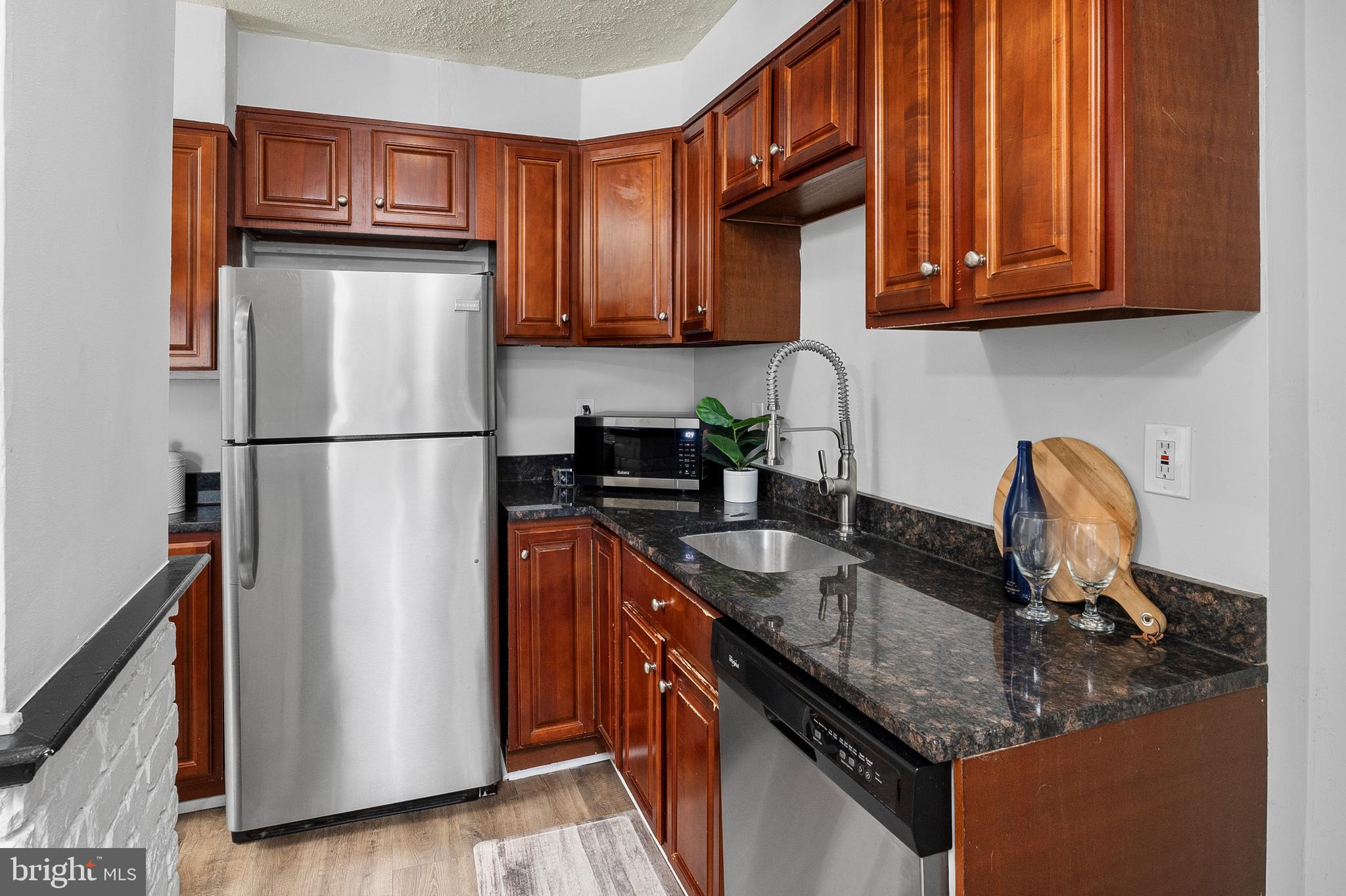 214 Old Riverside Road Brooklyn Park, MD 21225 - Photo 7 of 29 Kitchen (alt view)
