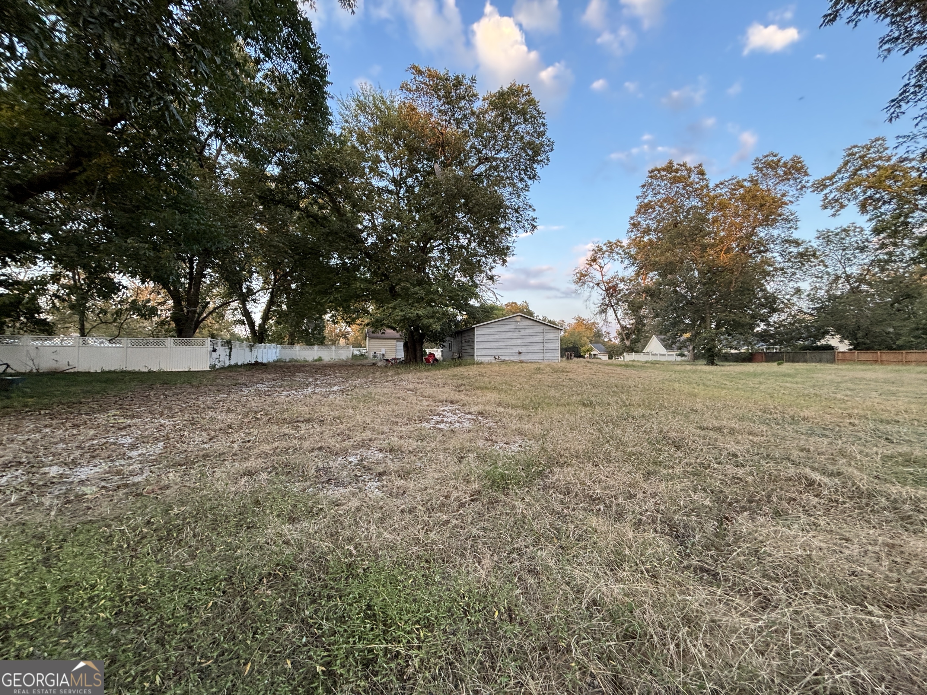 140 Racetrack Drive Cochran, GA 31014 - Photo 12 of 33 a view of an outdoor space and a yard