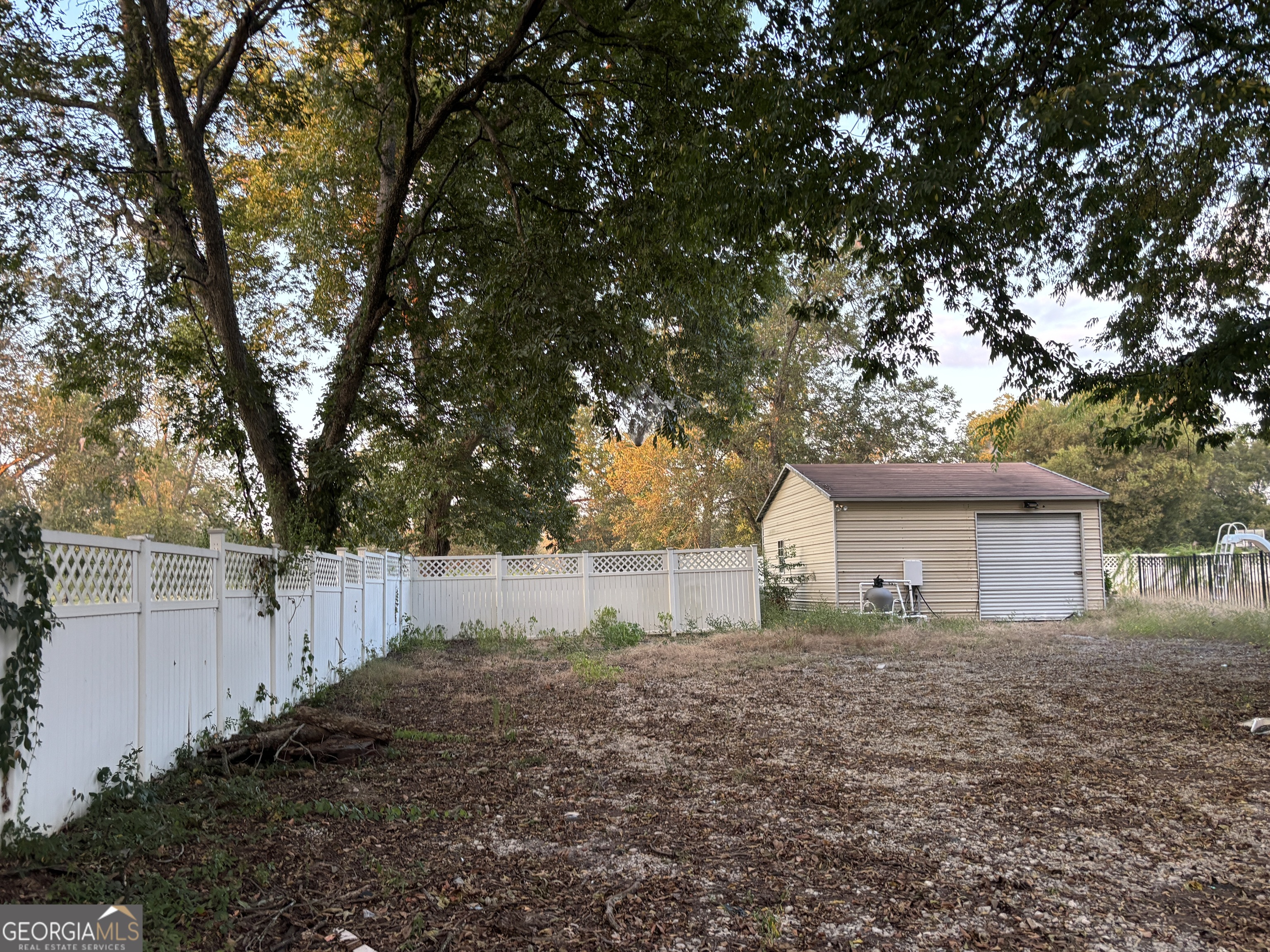 140 Racetrack Drive Cochran, GA 31014 - Photo 31 of 33 a view of a backyard with large trees and brick wall