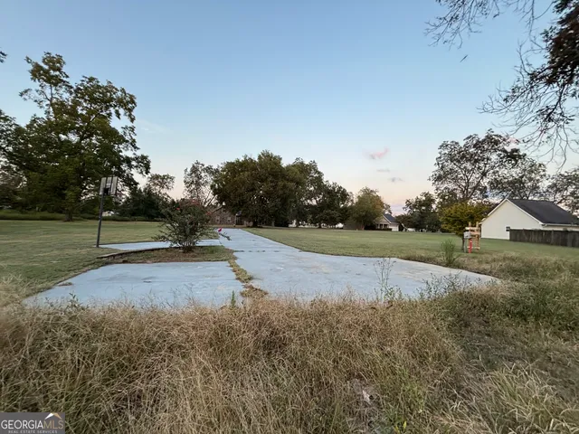 a view of a outdoor space