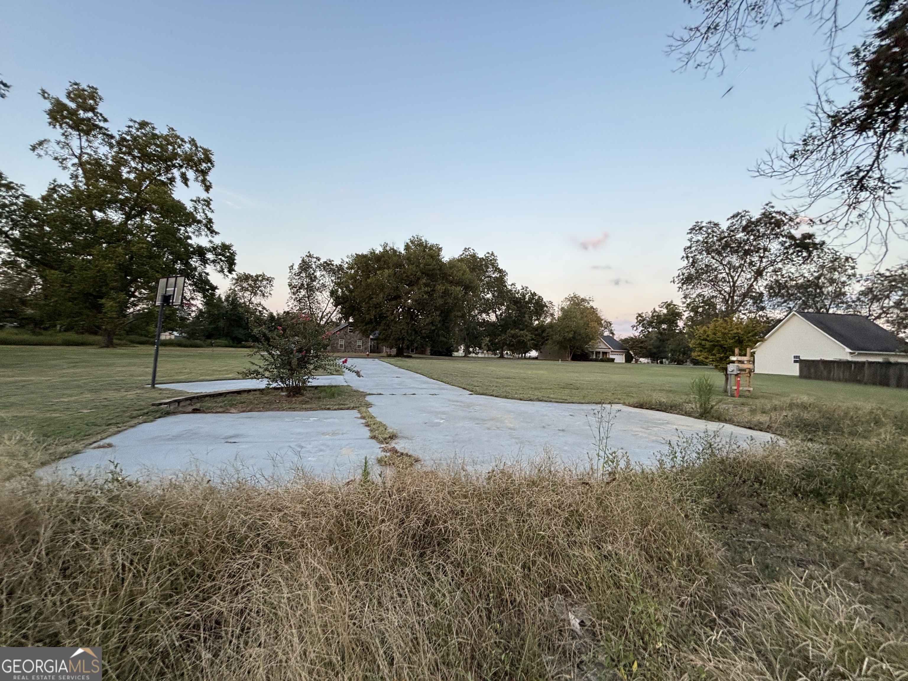 140 Racetrack Drive Cochran, GA 31014 - Photo 4 of 33 a view of a outdoor space