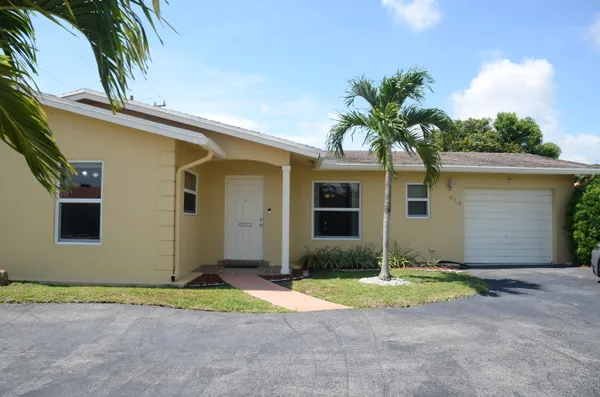 $3,700 | 914 Southwest 4th Street, Boca Raton, FL 33486