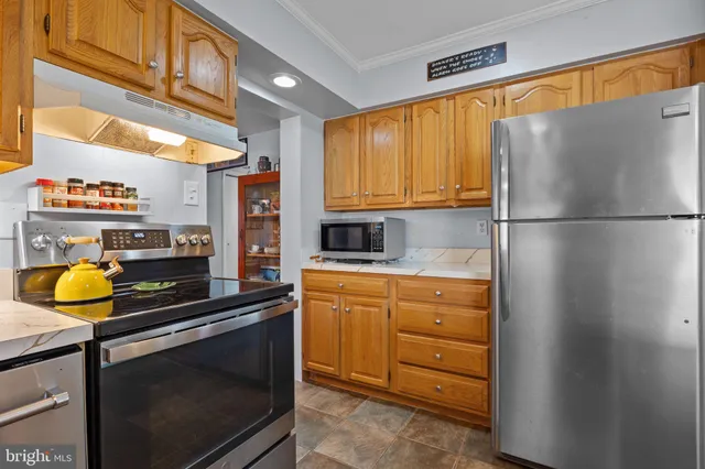 $350,000 | 20 Fireside Lane, Levittown, PA 19055