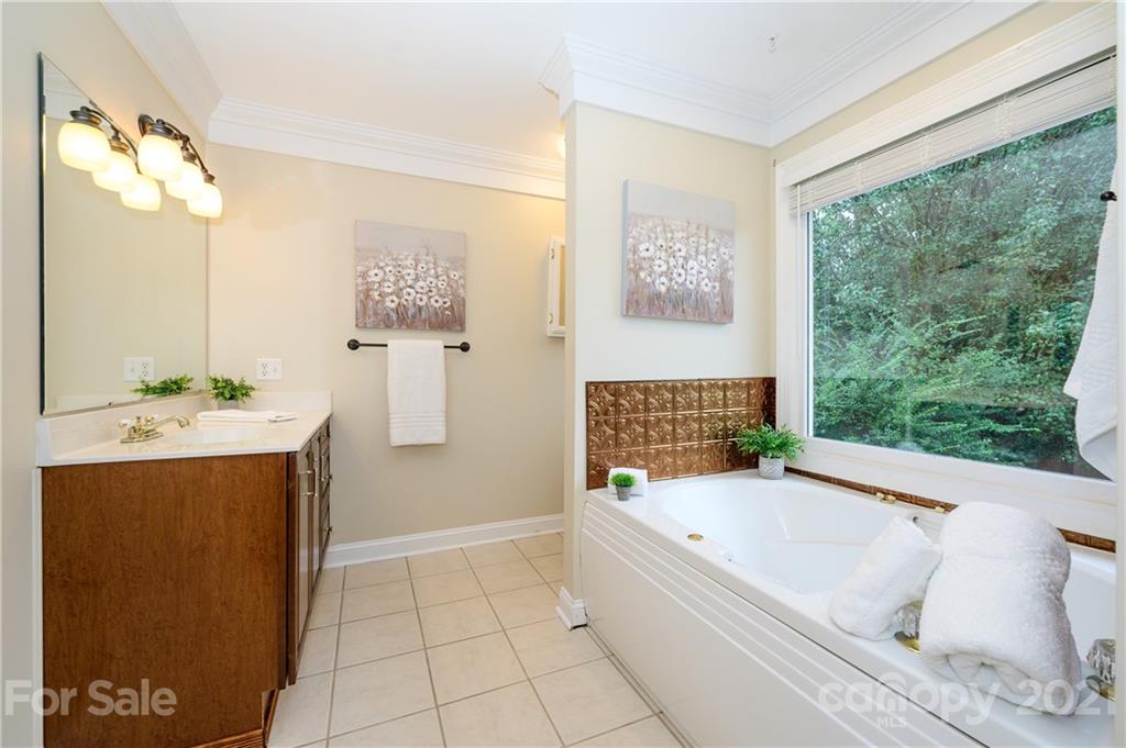 8456 Fairfield Forest Road Denver, NC 28037 - Photo 23 of 38 a bathroom with a bathtub and a sink