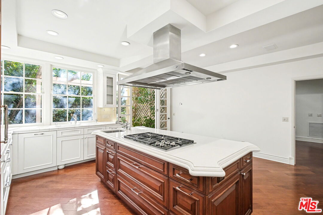 12386 Ridge Circle Los Angeles, CA 90049 - Photo 41 of 65