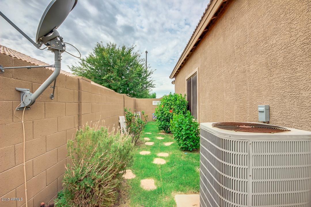 3837 South Joshua Tree Lane Gilbert, AZ 85297 - Photo 37 of 43 SIDE YARD