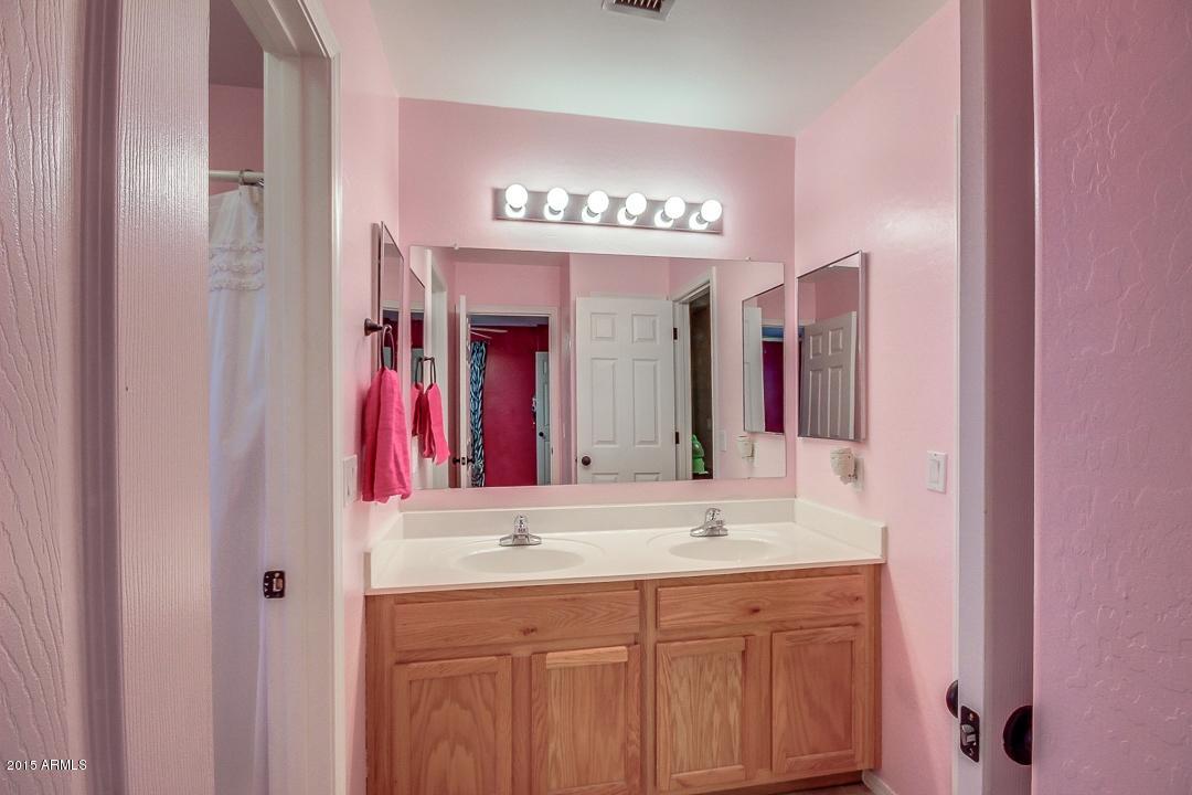 3837 South Joshua Tree Lane Gilbert, AZ 85297 - Photo 6 of 43 JACK AND JILL BATH