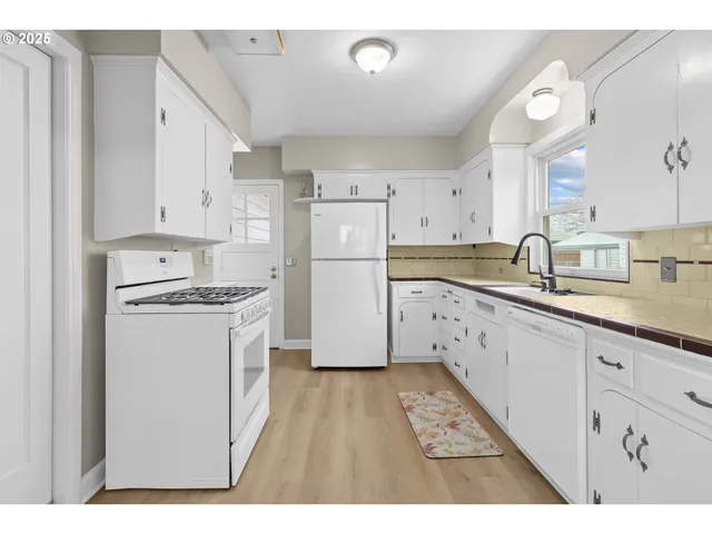 $670,000 | 4703 North Willamette Boulevard, Portland, OR 97203