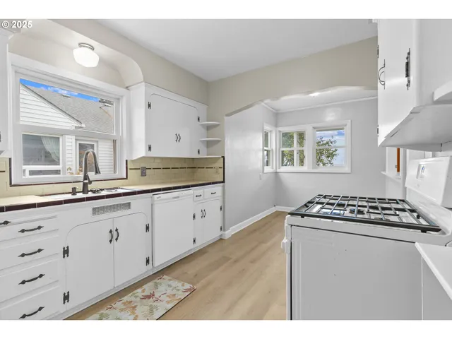 $670,000 | 4703 North Willamette Boulevard, Portland, OR 97203