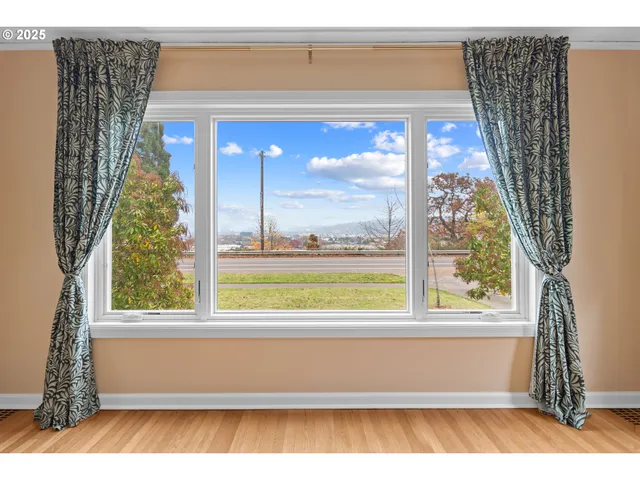 $670,000 | 4703 North Willamette Boulevard, Portland, OR 97203