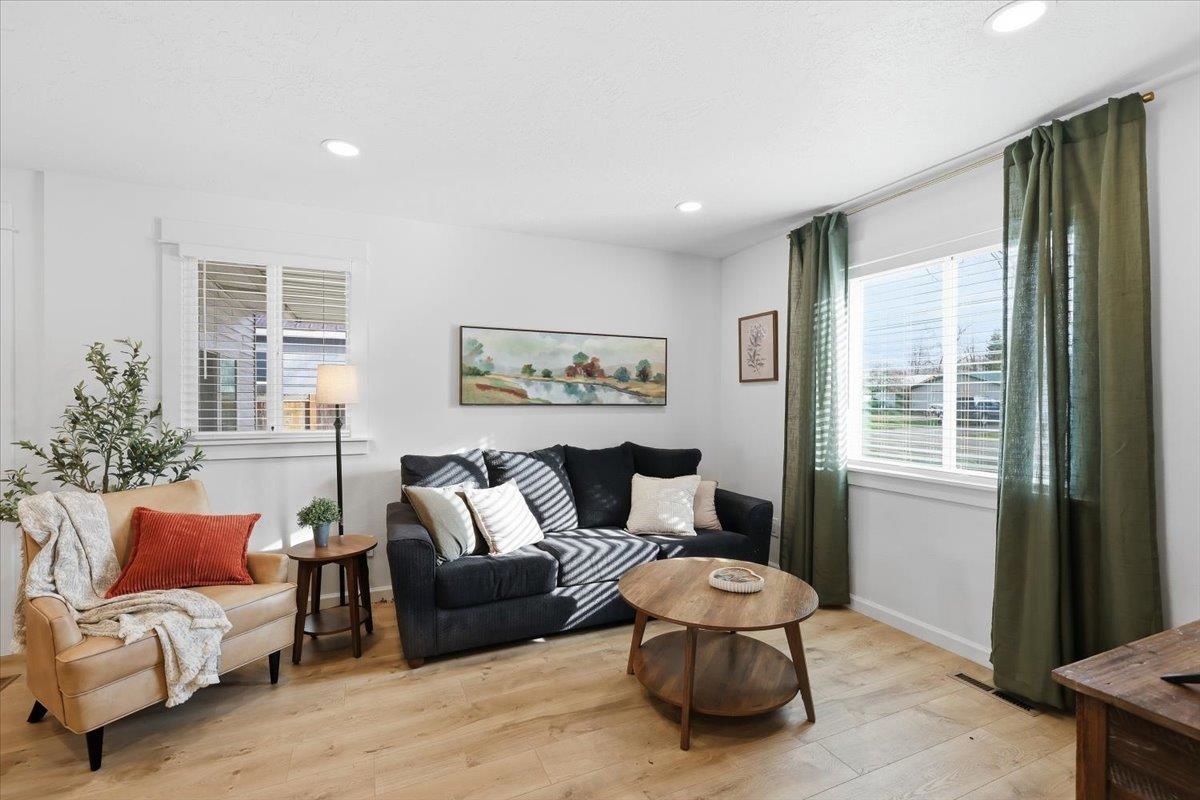 8203 East Indiana Avenue Spokane Valley, WA 99212 - Photo 3 of 19