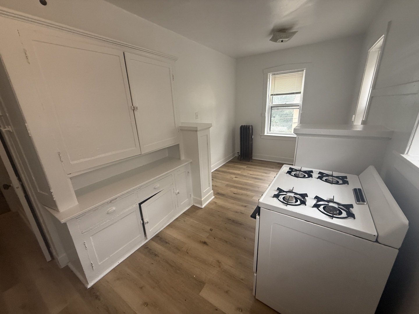 104 Lincoln Avenue, Unit 2W Riverside, IL 60546 - Photo 11 of 15 Gallery Image 11
