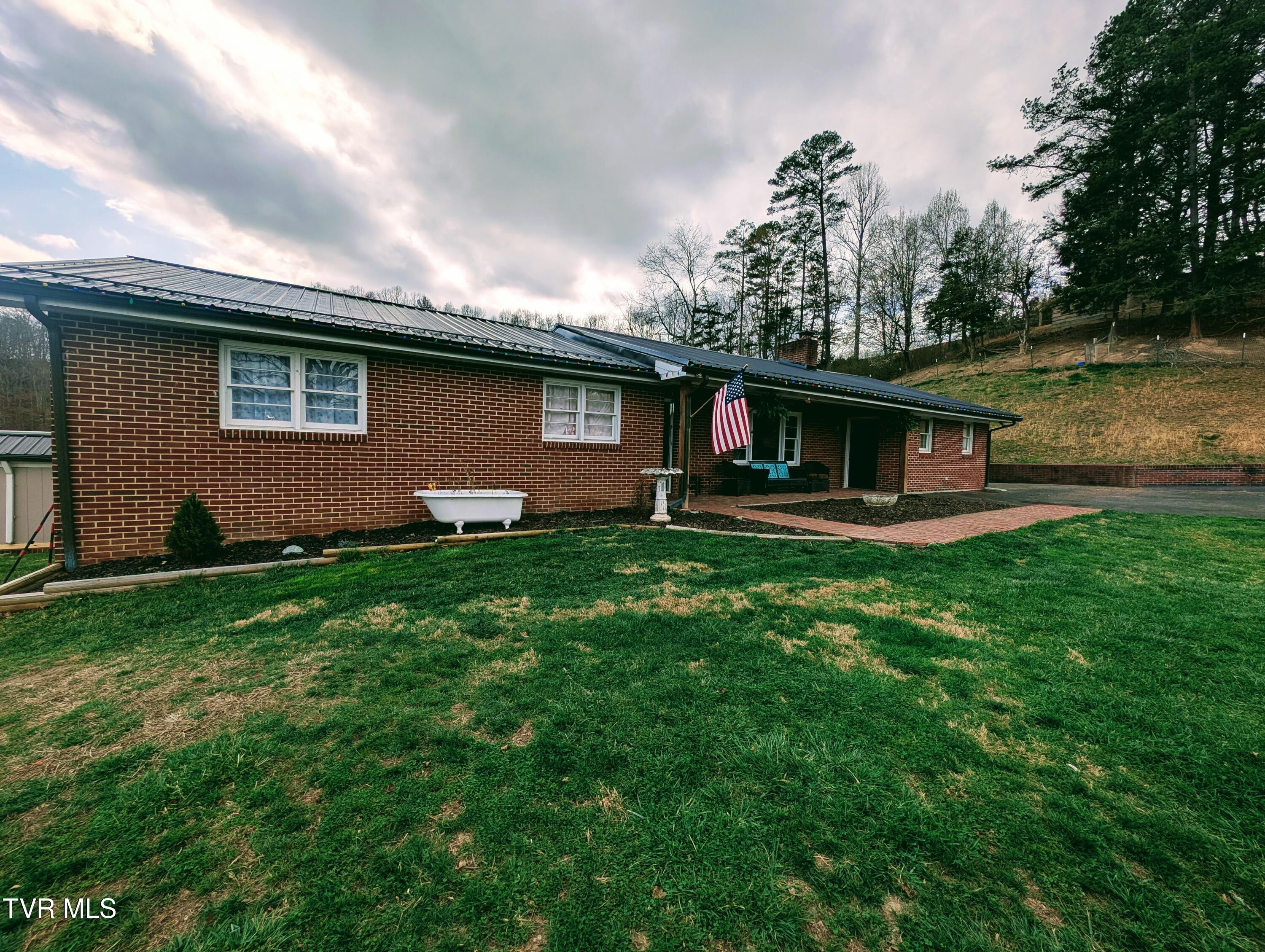 246 The New Road Clintwood, VA 24228 - Photo 10 of 62 1000019884
