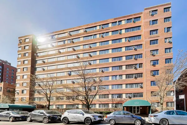 $165,000 | 700 West Bittersweet Place, Unit 210, Chicago, IL 60613