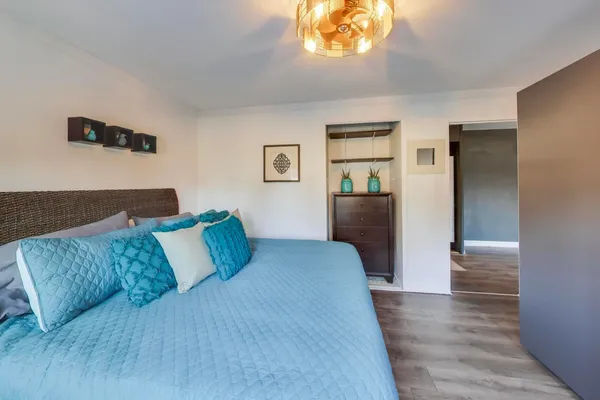$159,000 | 700 West Bittersweet Place, Unit 210, Chicago, IL 60613