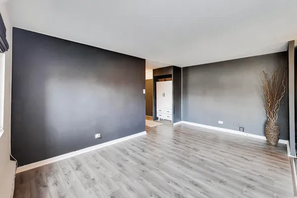 $159,000 | 700 West Bittersweet Place, Unit 210, Chicago, IL 60613