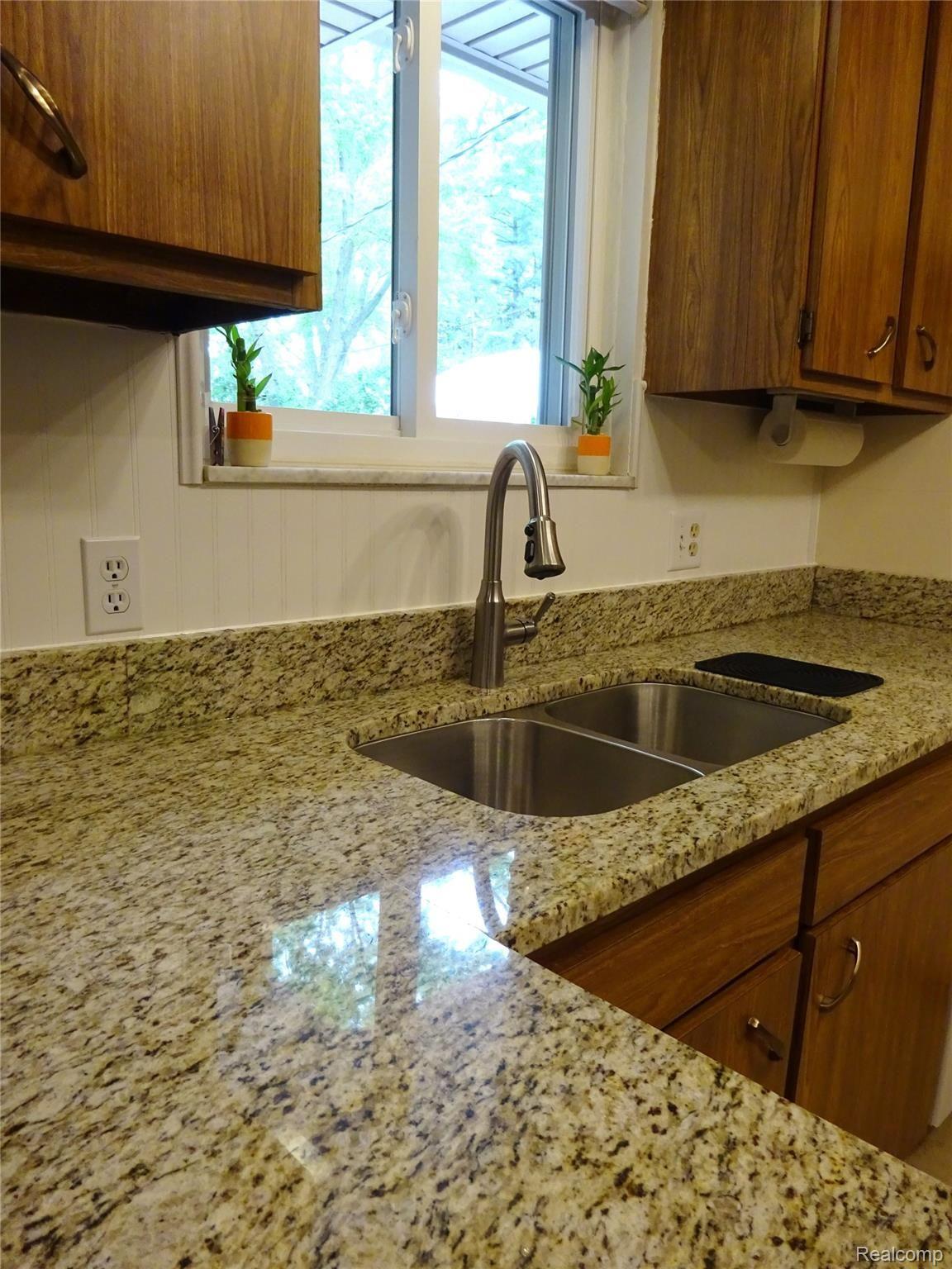 3760 John R Road Rochester, MI 48307 - Photo 5 of 27 028.JPG
