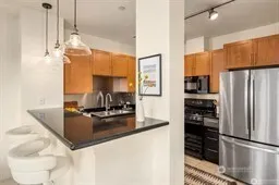 $460,000 | 3217 Eastlake Avenue East, Unit 303, Seattle, WA 98102