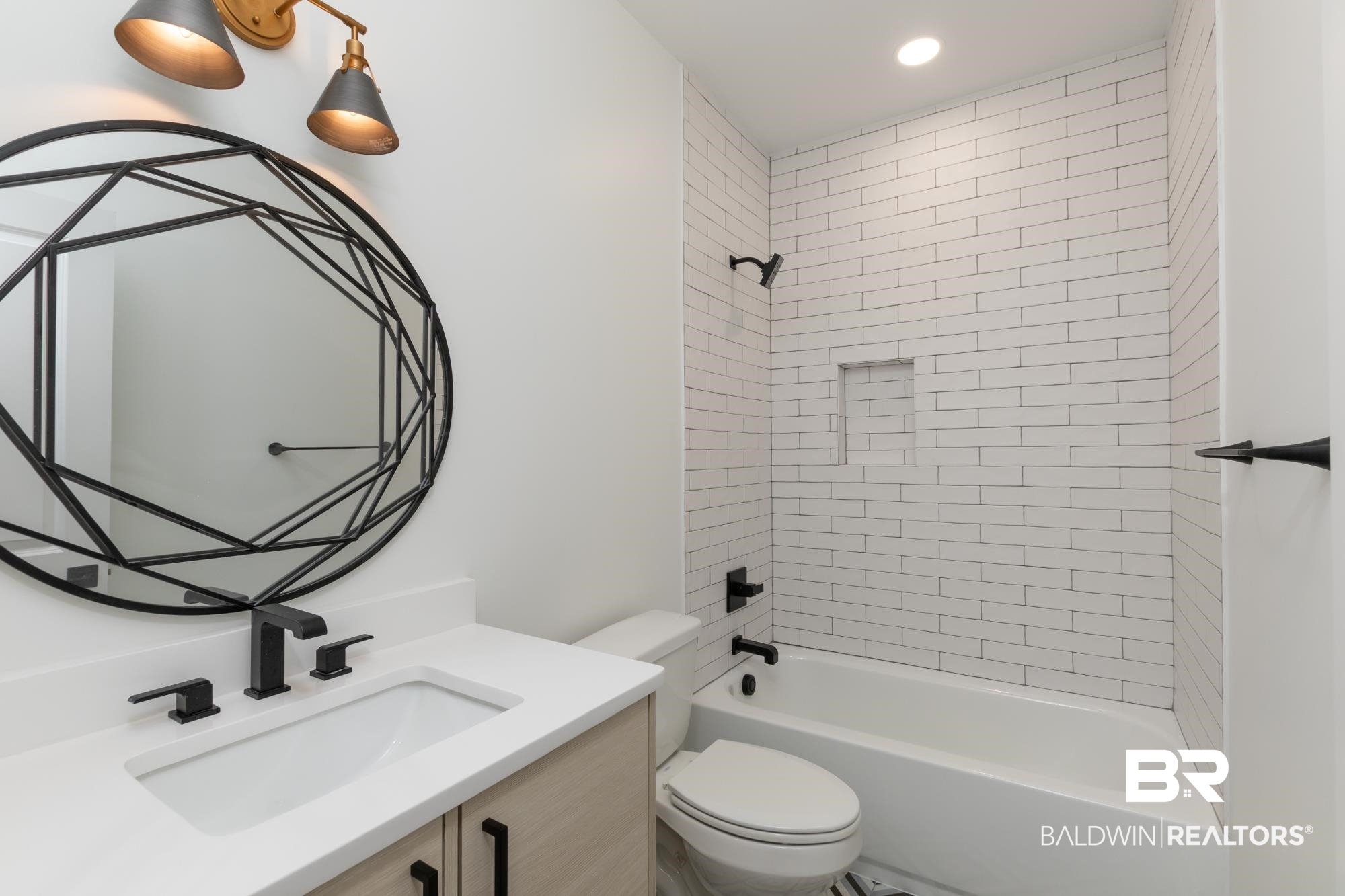 5303 Pine Road Orange Beach, AL 36561 - Photo 25 of 45 guest bath