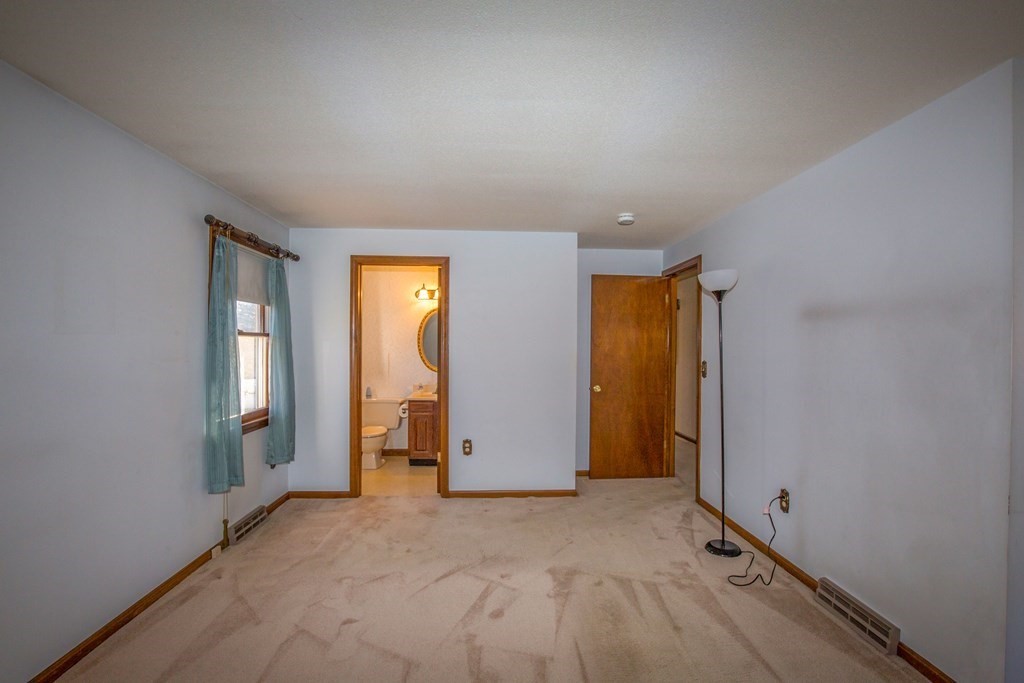 255 Basil Road Chicopee, MA 01020 - Photo 11 of 36 Gallery Image 11