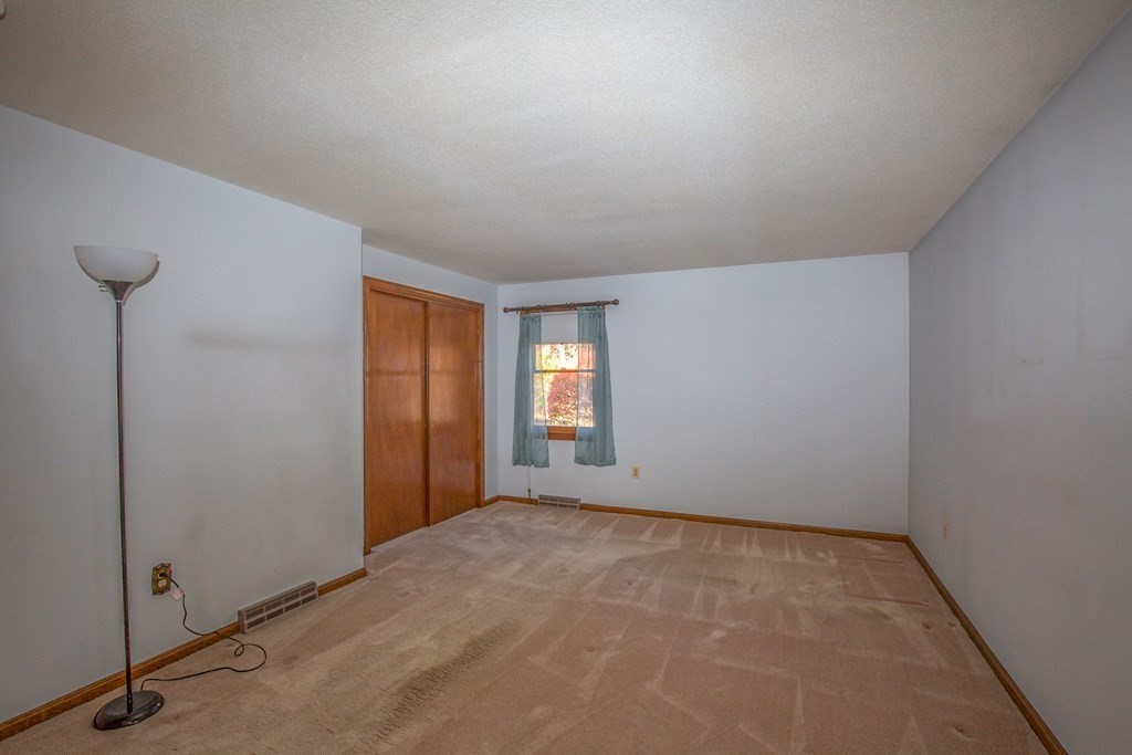 255 Basil Road Chicopee, MA 01020 - Photo 13 of 36 Gallery Image 13