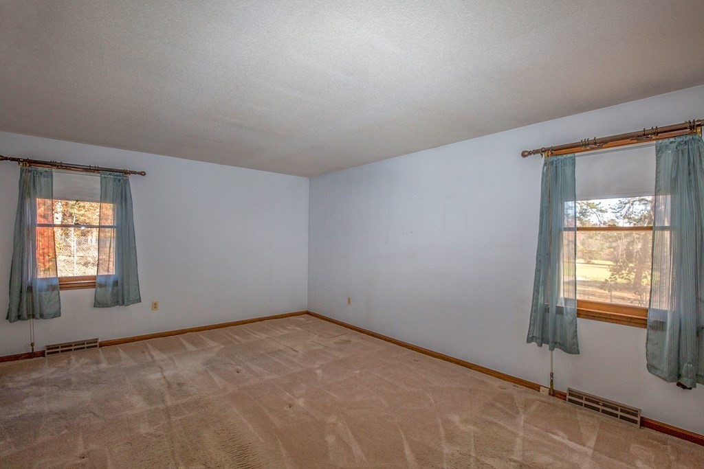 255 Basil Road Chicopee, MA 01020 - Photo 17 of 36 Gallery Image 17