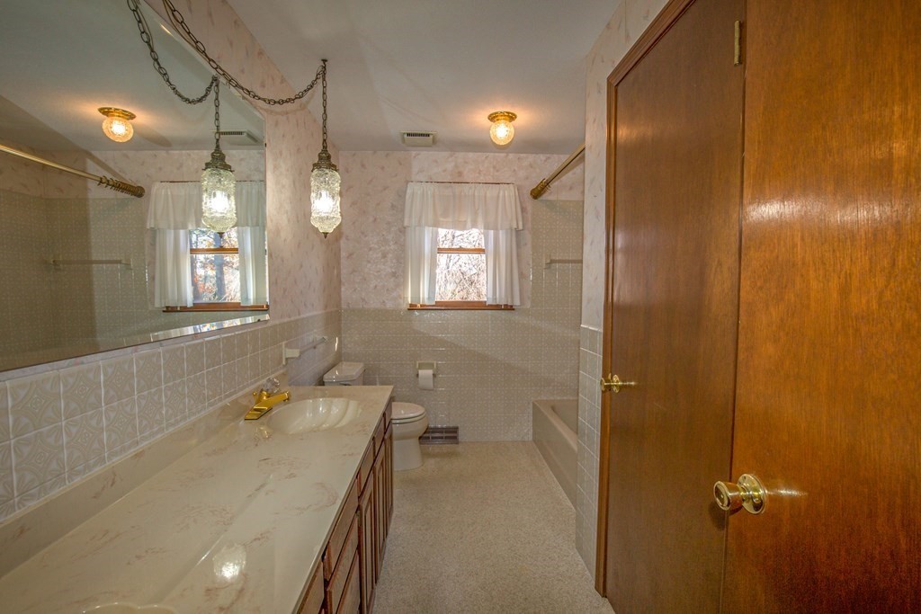 255 Basil Road Chicopee, MA 01020 - Photo 19 of 36 Gallery Image 19
