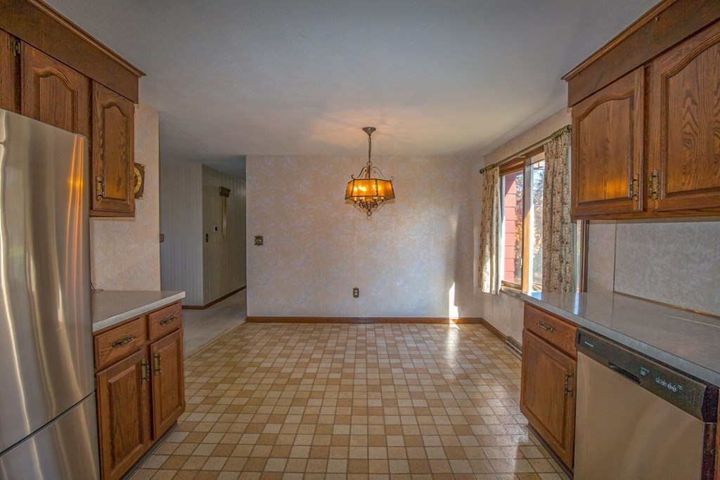 255 Basil Road Chicopee, MA 01020 - Photo 4 of 36 Gallery Image 4